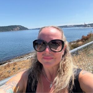 Meet your Posher, Charmagne